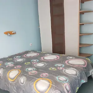 F2 En Rez De Jardin A Appartement